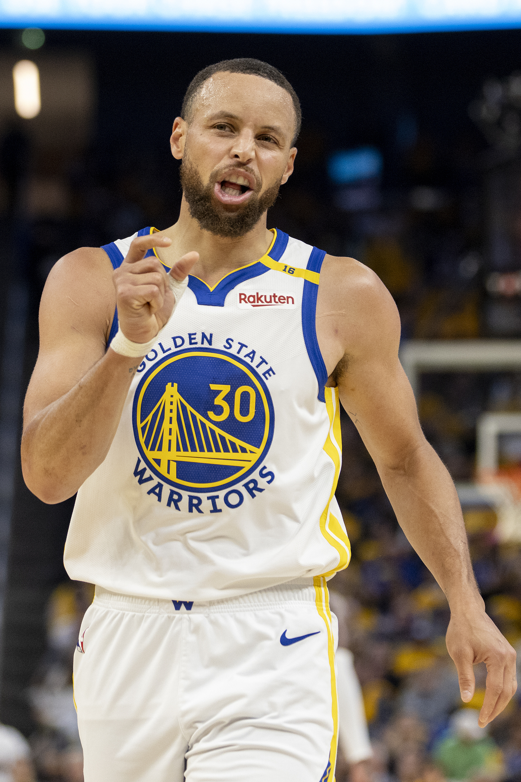 至尊享受！库里深度体验采耳，巴蜀文化的精髓让他玩明白了